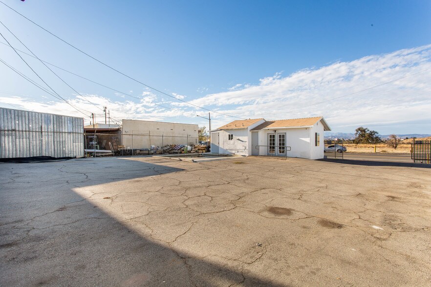 More Photos Of 22414 13th St, Newhall Contractor Storage Yard For Lease