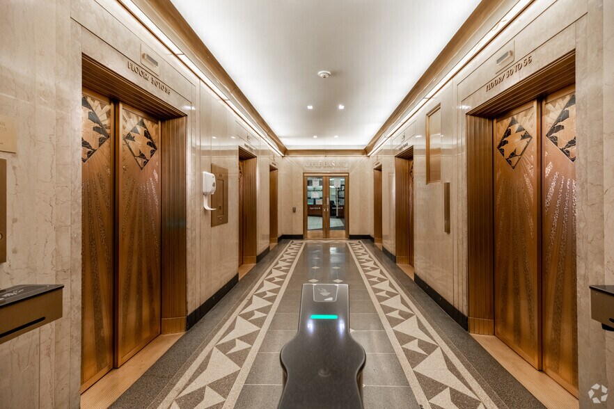 More Photos Of 122 E 42nd St, New York Office For Lease