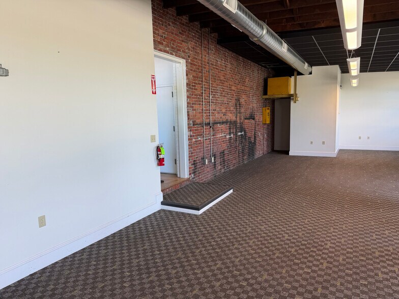More Photos Of 19 Arbor St, Portland Office For Lease
