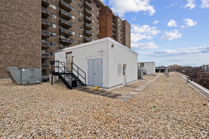 More Photos Of 8216-8218 Wisconsin Ave, Bethesda Medical For Sale