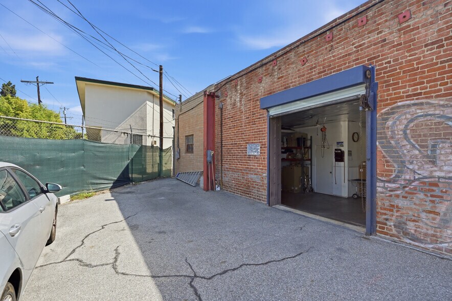 More Photos Of 5413 Washington Blvd, Los Angeles General Retail For Sale