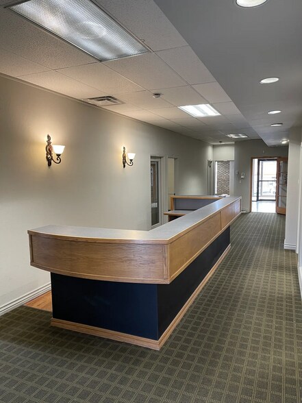 More Photos Of 2800 NW 36th St, Oklahoma City Office For Lease