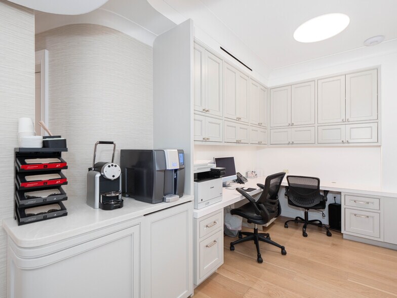 More Photos Of 1075 Park Ave, New York Apartments For Sale