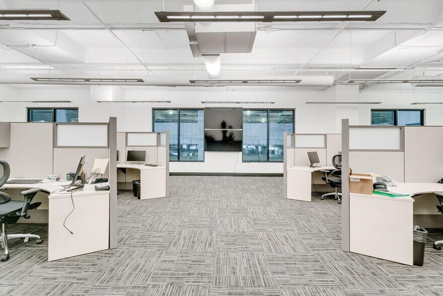 More Photos Of 3100 W 7th St, Fort Worth Office Residential For Lease