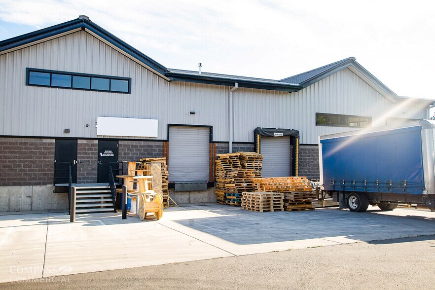 More Photos Of 2479 NE 4th St, Bend Warehouse For Lease