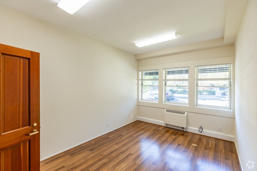 More Photos Of 3030 Bridgeway, Sausalito Office For Lease