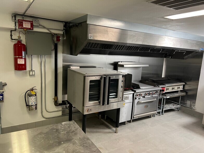 More Photos Of 8926 Reseda Blvd, Northridge Restaurant For Lease