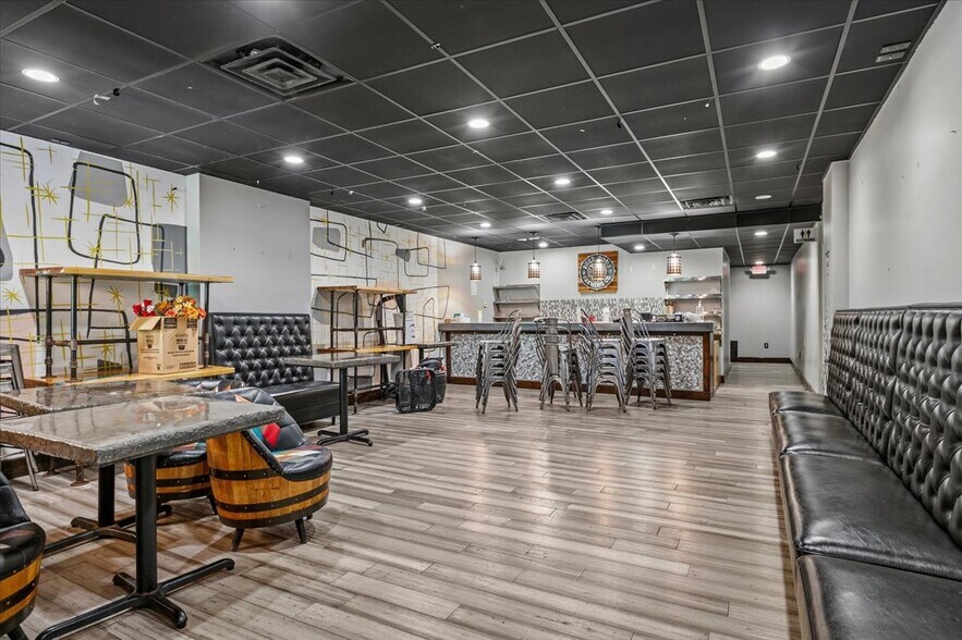 More Photos Of 406 E Adams St, Springfield Storefront Retail Residential For Sale