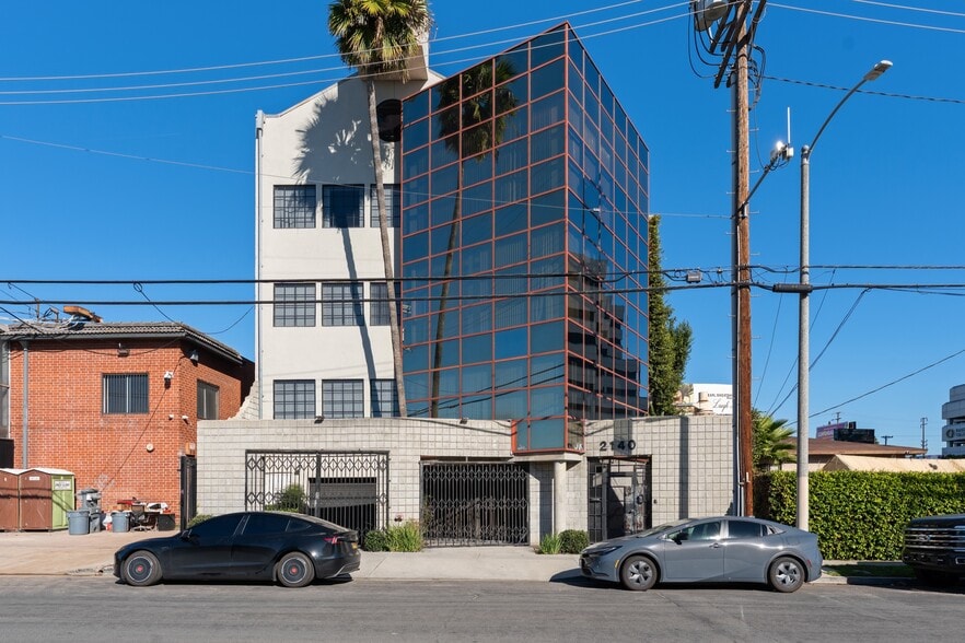 More Photos Of 2140 Cotner Ave, Los Angeles Loft Creative Space For Sale