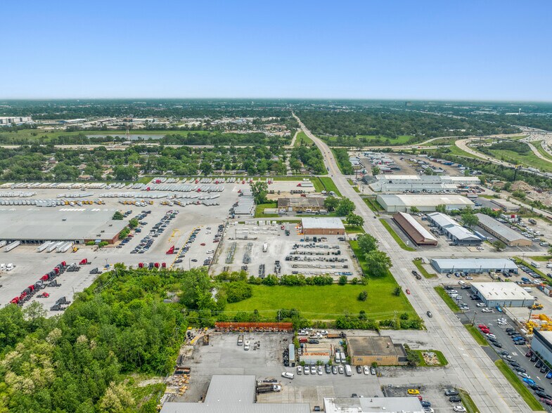 More Photos Of 2950 W 167th St, Markham Warehouse For Lease