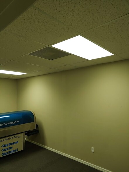 More Photos Of 8909 Regents Park Dr, Tampa Office Residential For Lease