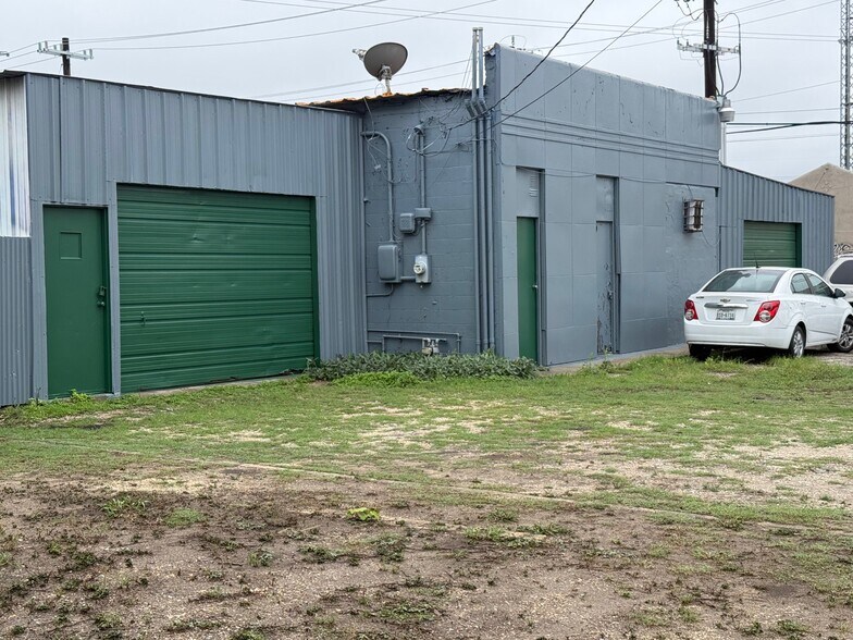 More Photos Of 702 Roosevelt Ave, San Antonio Auto Repair For Sale