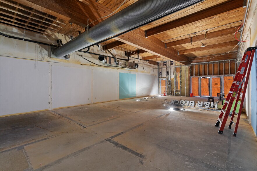 More Photos Of 222 NE Everett St, Camas Storefront Retail Office For Lease