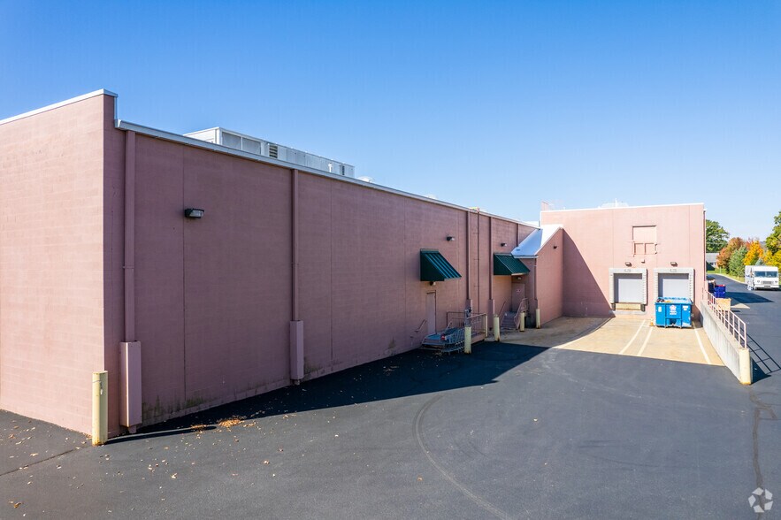 More Photos Of 173 Holly Rd, Gilbertsville General Retail For Lease