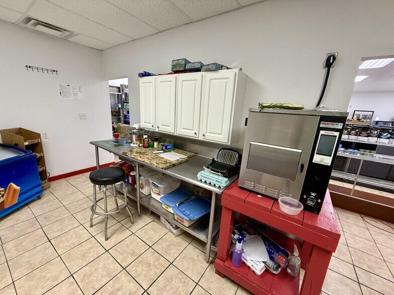 More Photos Of 15462 Stewartsville Rd, Vinton Convenience Store For Sale