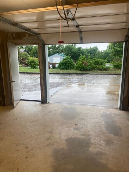 More Photos Of 6701 NW 178th St, Edmond Flex For Sale