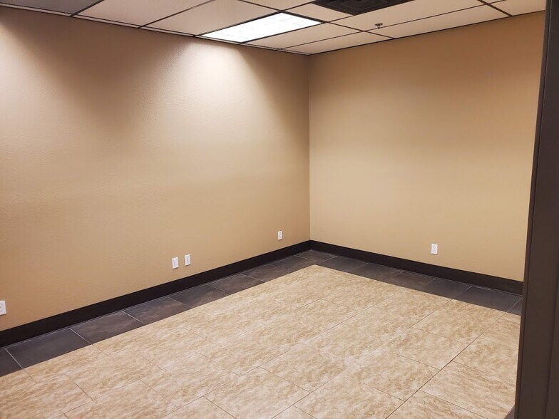 More Photos Of 6905 W Charleston Blvd, Las Vegas Medical For Lease