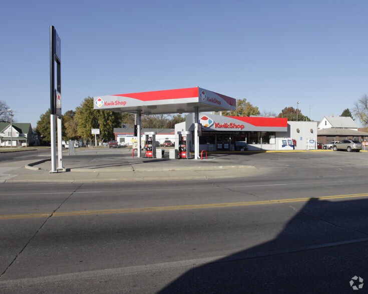 Primary Photo Of 2811 N 48th St, Lincoln Convenience Store For Sale
