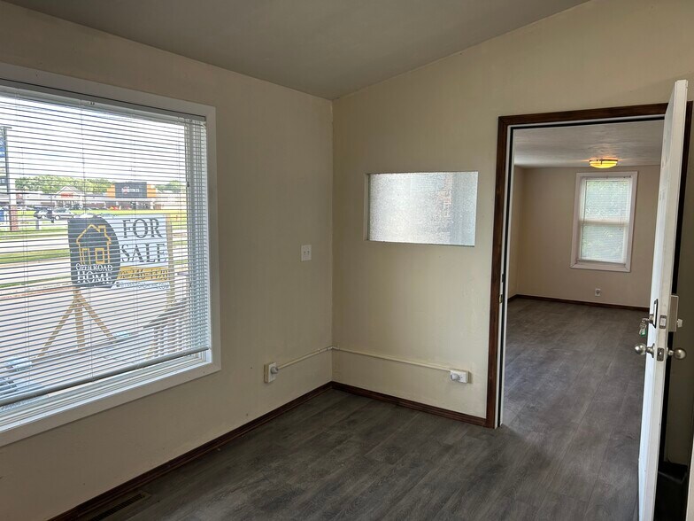 More Photos Of 802 S Military Ave, Green Bay Freestanding For Sale