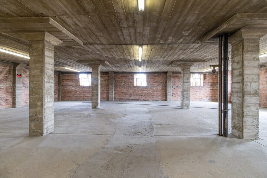 More Photos Of 902 S 1st Ave, Pocatello Distribution For Lease