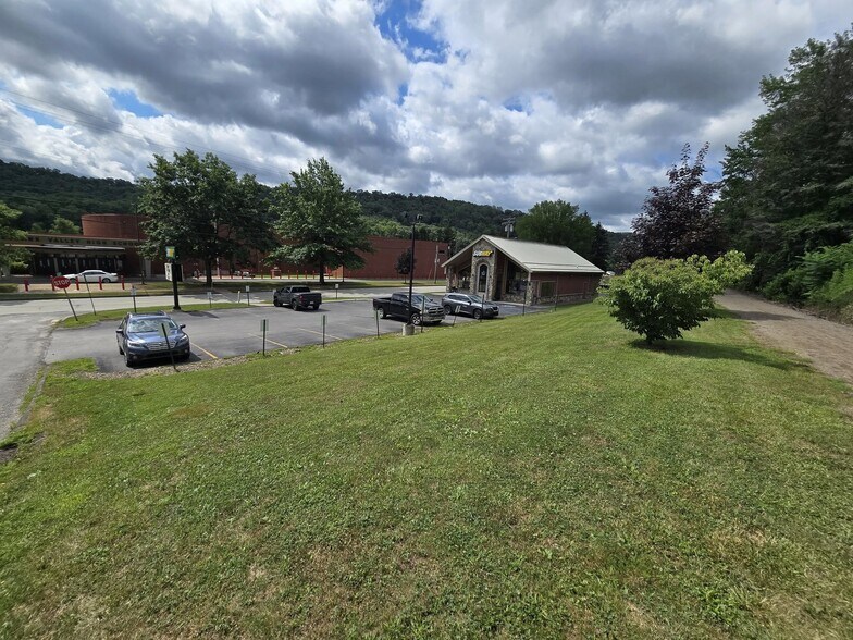 More Photos Of 945 Broad St, New Bethlehem Restaurant For Sale