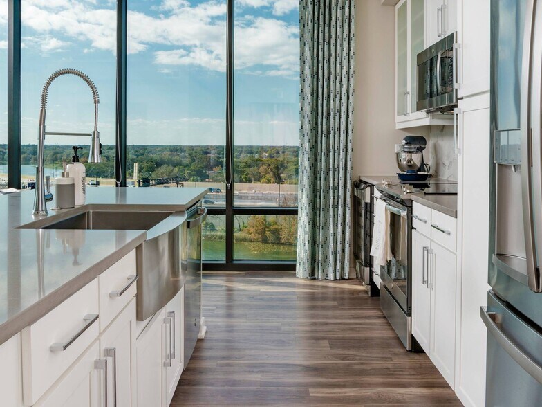 More Photos Of 295 NE Ivanhoe Blvd, Orlando Apartments For Lease