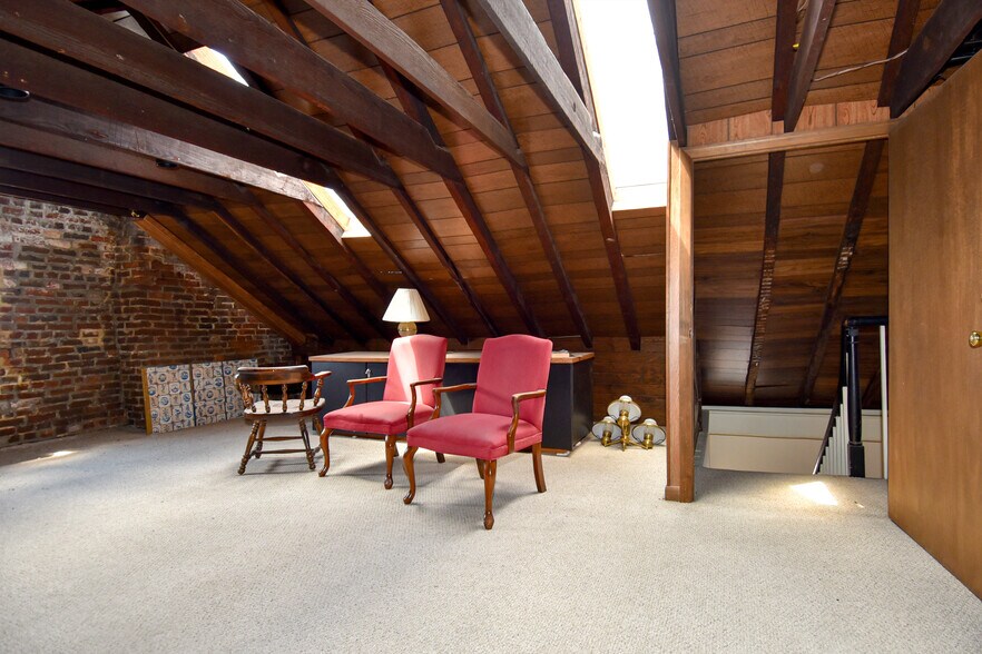 More Photos Of 109-111 S Fairfax St, Alexandria Office For Sale
