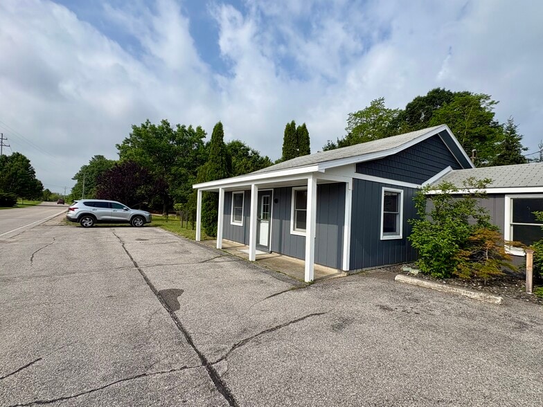 More Photos Of 9066 N Bayshore Dr, Elk Rapids Office For Lease