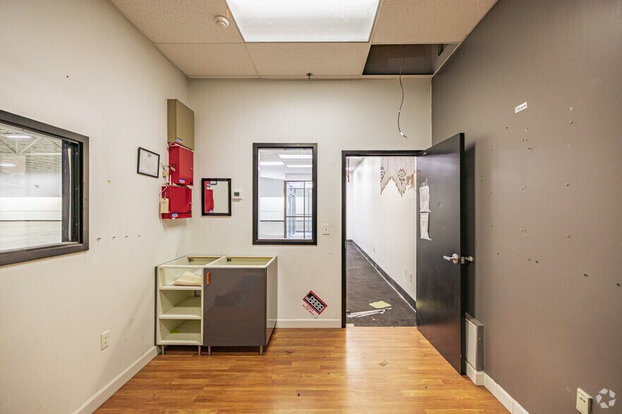 More Photos Of 4910 Northfield Rd, North Randall Freestanding For Lease