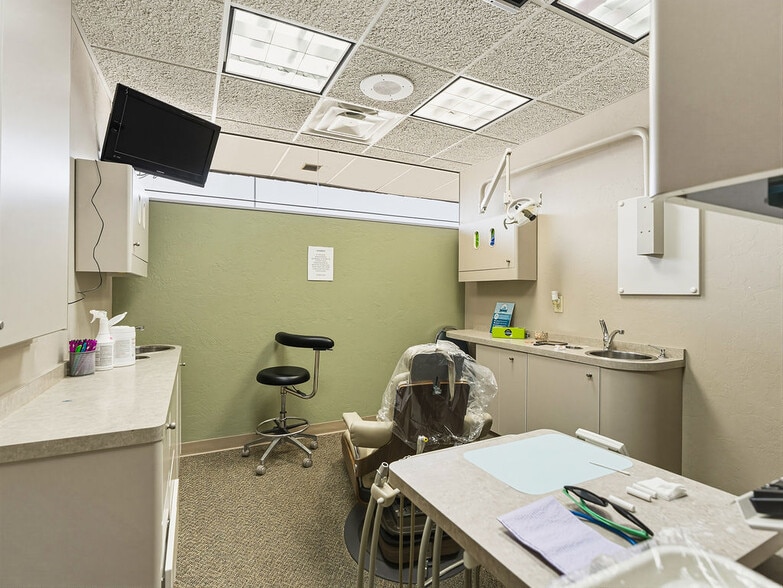 More Photos Of 931 Arlington St, Ada Office For Sale