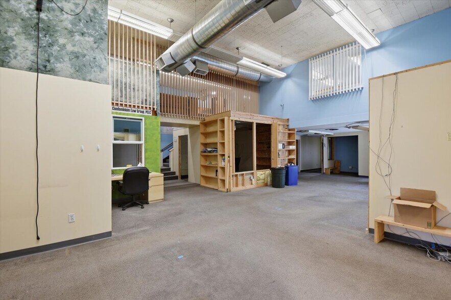 More Photos Of 10310 Aurora Ave N, Seattle Warehouse For Sale