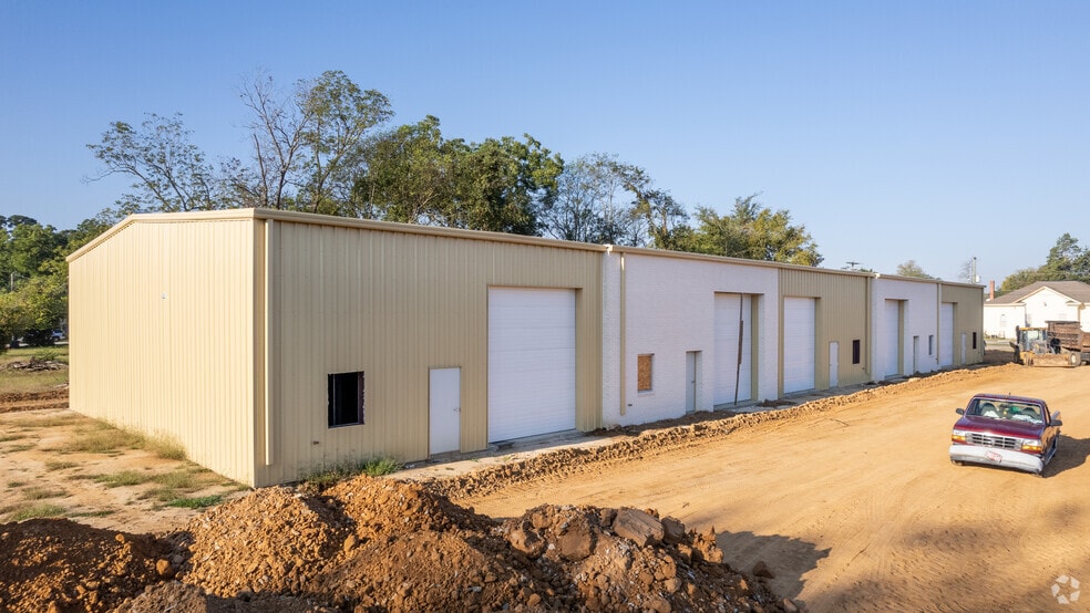 More Photos Of 904 E Russell St, Fayetteville Light Distribution For Lease