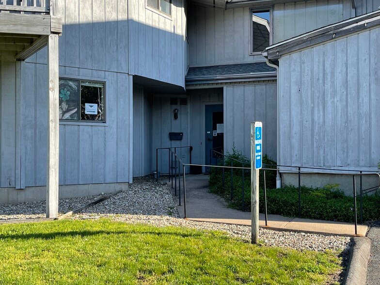 More Photos Of 1006 S Main St, Plantsville Office For Lease