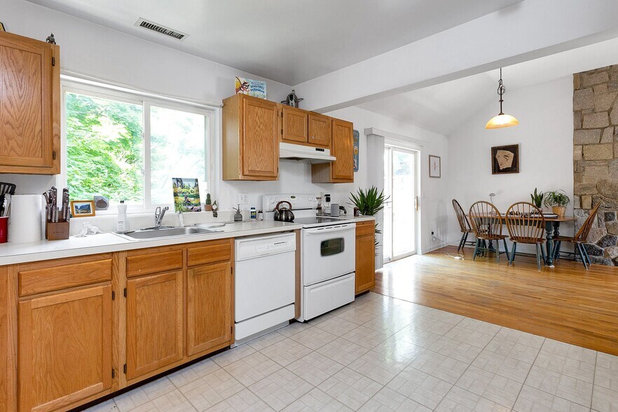 More Photos Of 76 Hope St, Stamford Apartments For Sale