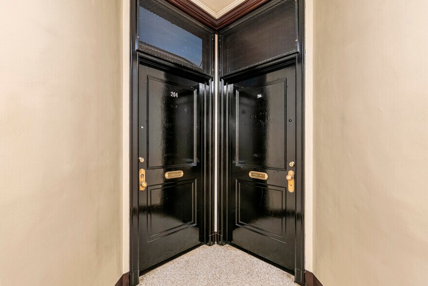 More Photos Of 6400-6404 Hollywood Blvd, Los Angeles Office For Sale