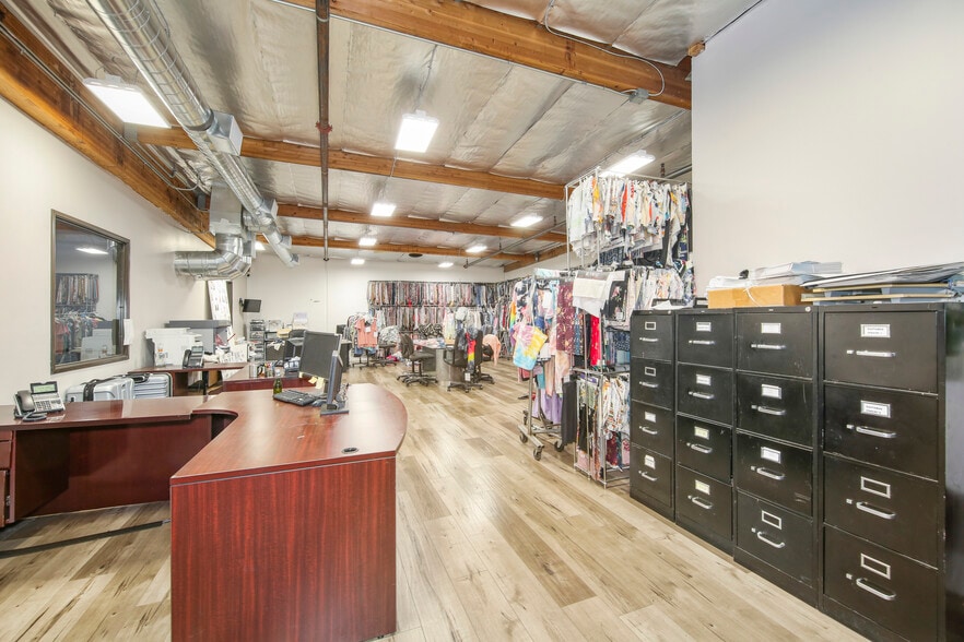 More Photos Of 1475 Long Beach Ave, Los Angeles Warehouse For Lease