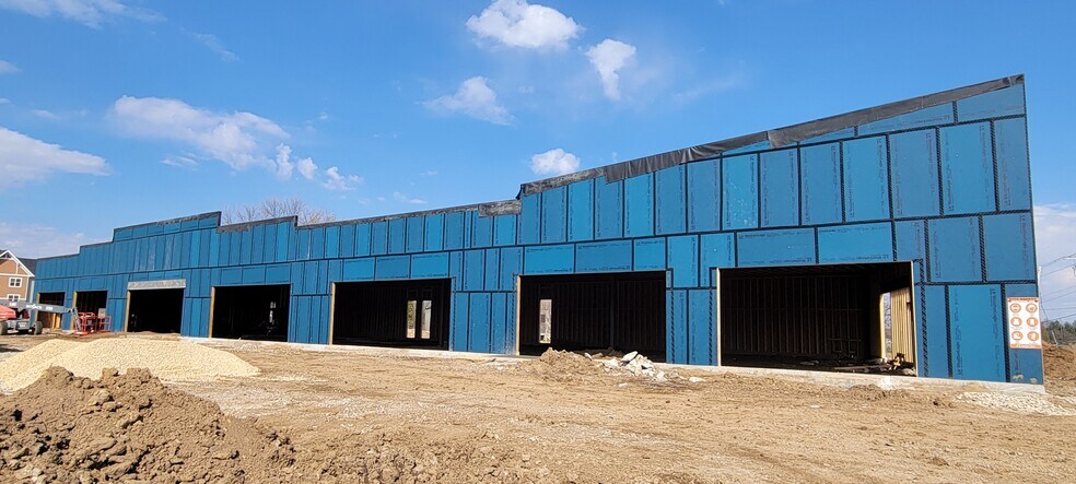 More Photos Of 2570 Middle, Bettendorf General Retail For Sale
