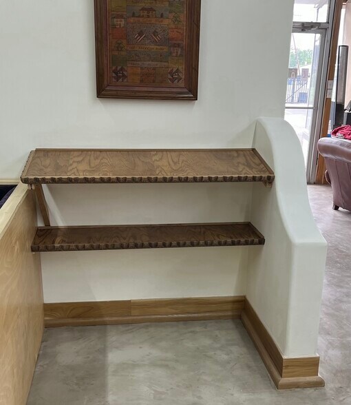 More Photos Of 241 W Eastland St, Gallatin Storefront For Sale