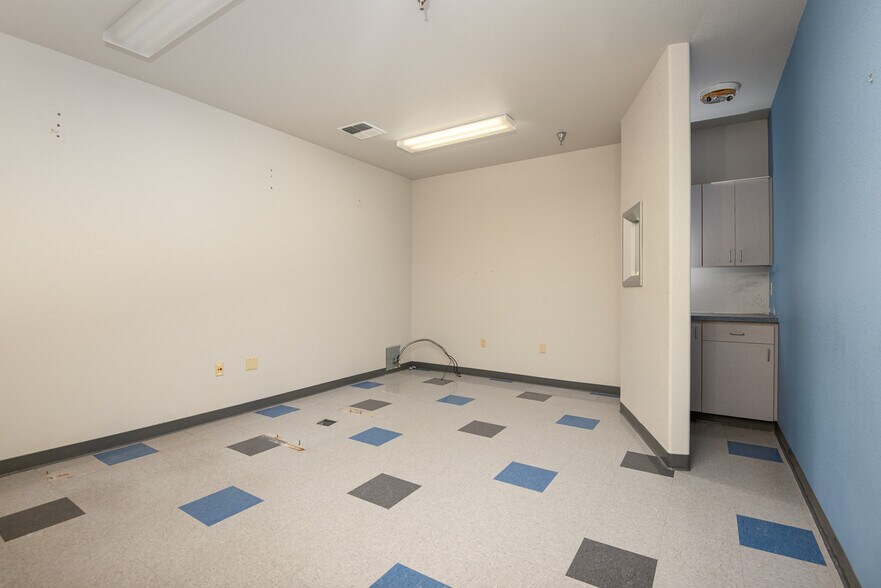 More Photos Of 5 Pine Cone Rd, Dayton Office For Sale