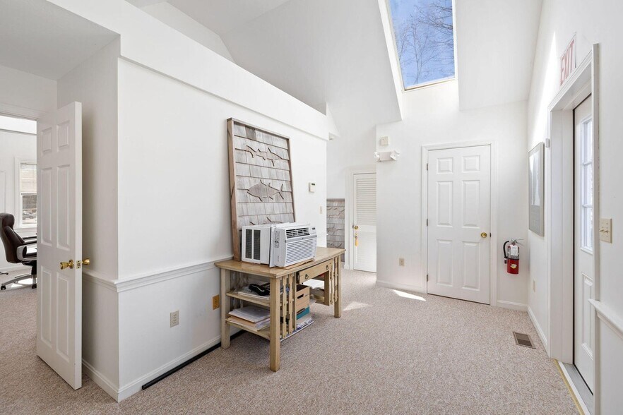 More Photos Of 15 Simpson Ln, Falmouth Office For Sale
