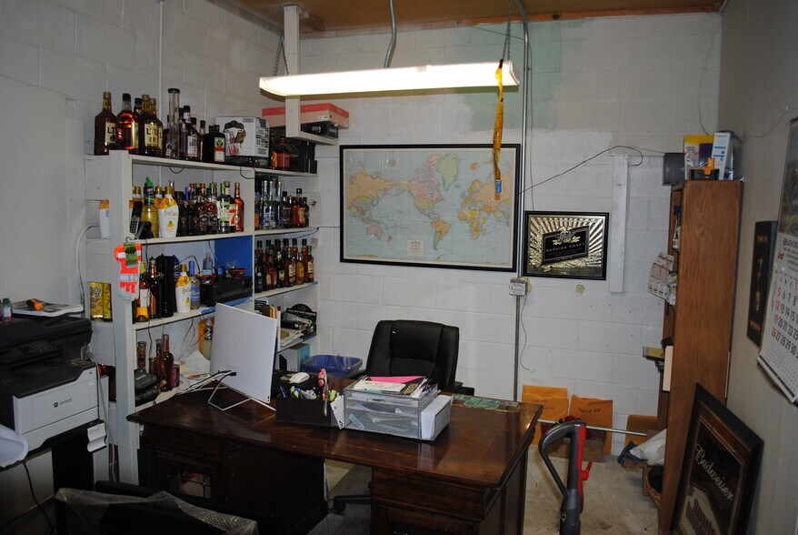 More Photos Of 810 HWY 93, Jackpot Convenience Store For Sale
