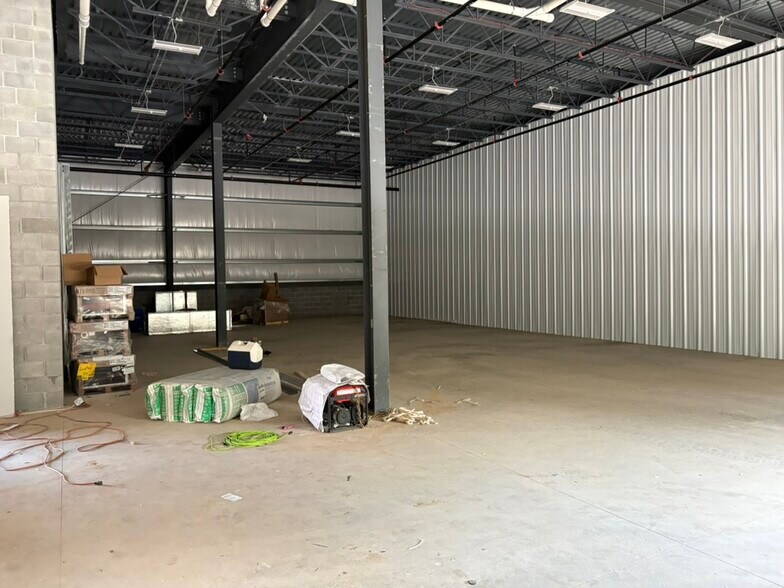 More Photos Of 17 Industrial dr, New Britain Manufacturing For Lease