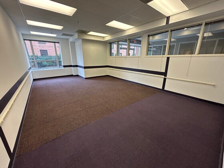 More Photos Of 308 W Rosemary St, Chapel Hill Office For Sale