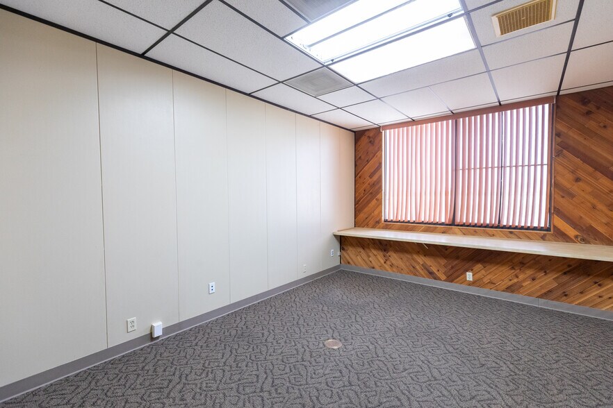 More Photos Of 1249 E Ridgecrest Blvd, Ridgecrest Office For Sale