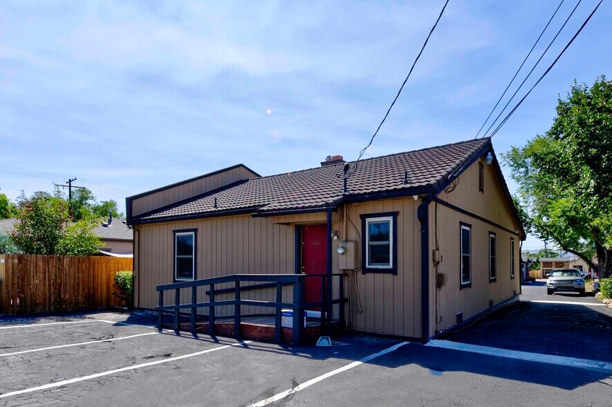 More Photos Of 139 Vassar St, Reno Medical For Lease