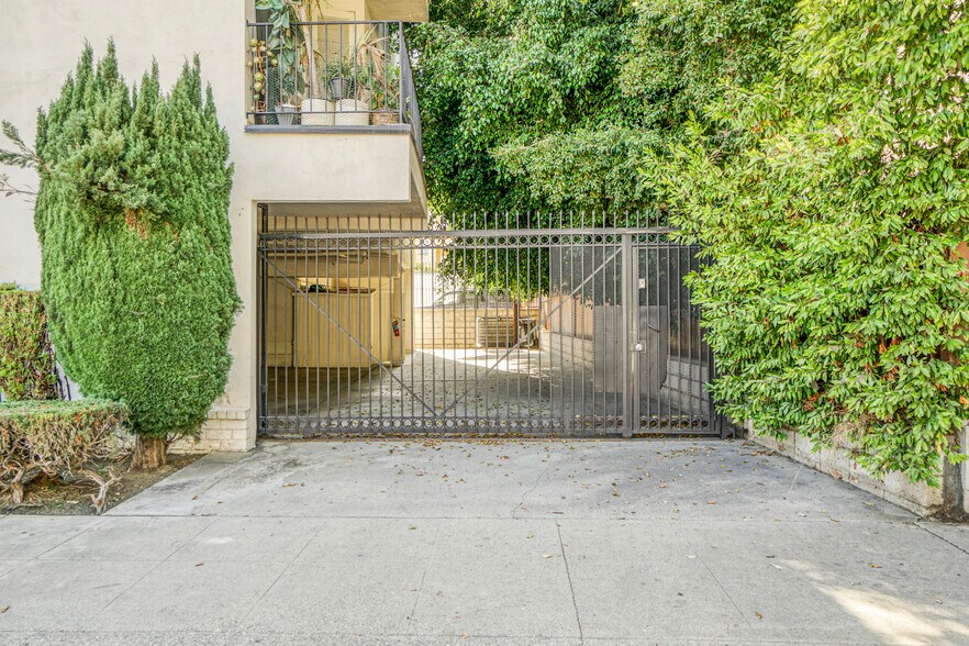 More Photos Of 1677 Westholme Ave, Los Angeles Apartments For Sale