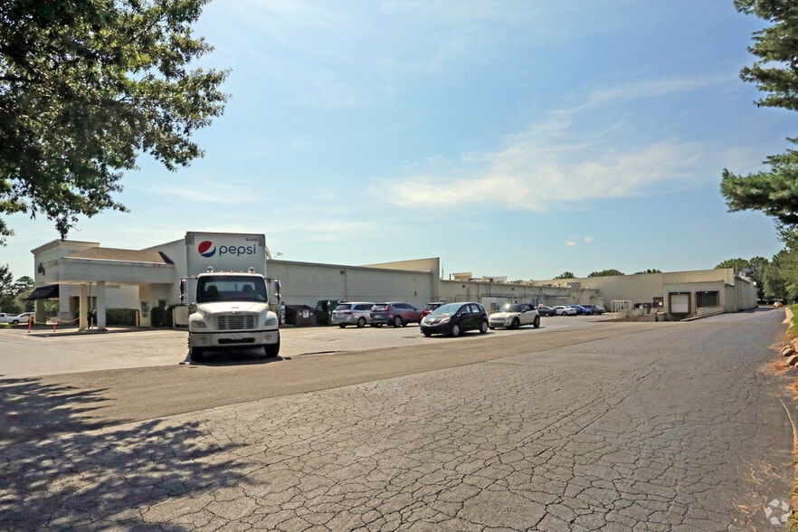 More Photos Of 8311-8385 Creedmoor Rd, Raleigh Supermarket For Lease