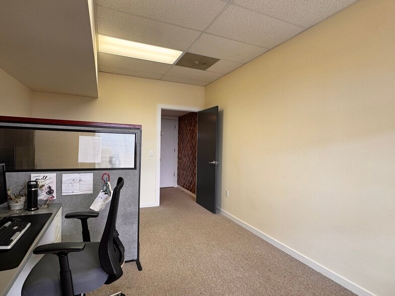 More Photos Of 669 Berkmar Ct, Charlottesville Office For Sale