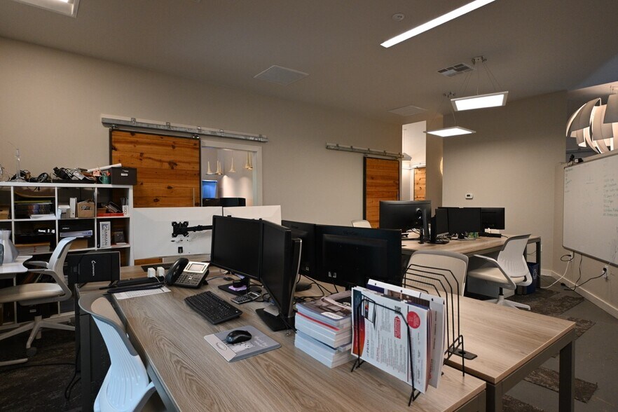 More Photos Of 612 Winflo Dr, Austin Office For Lease