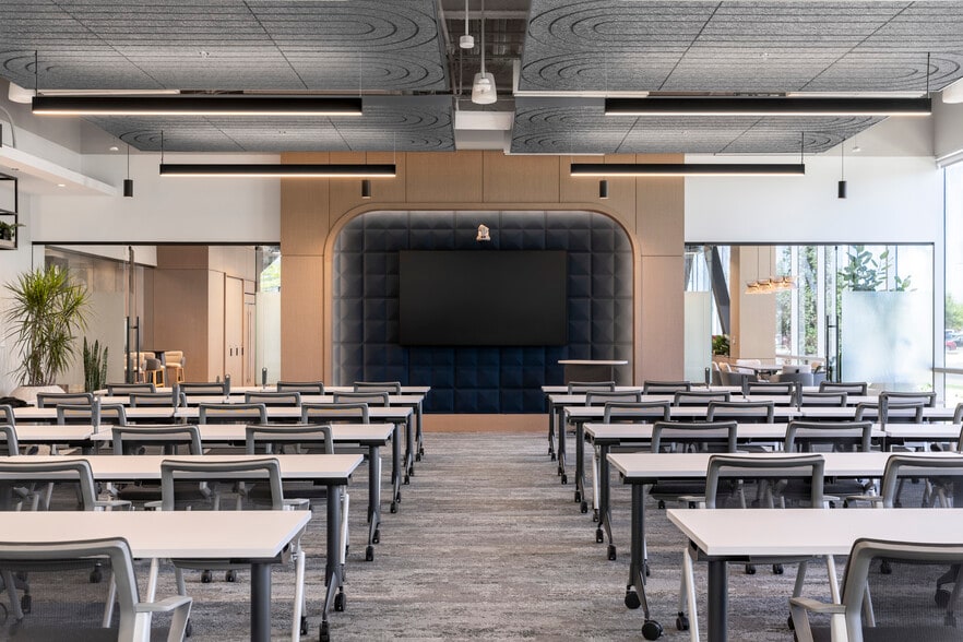 More Photos Of 380 Data Dr, Draper Unknown For Lease